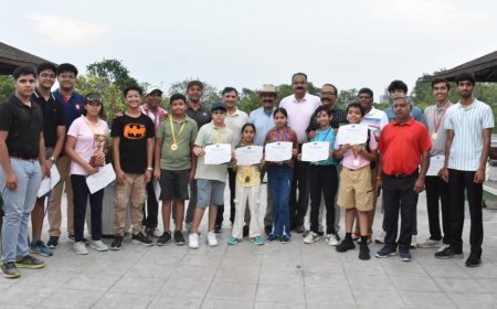 Dev Poddar was Overall Best Boy and Gauri Agarwal was Overall Best Girl